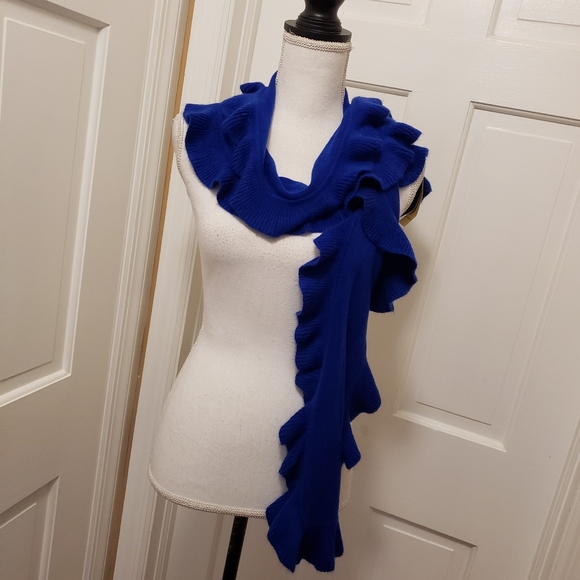 NWT Eighteen Collection clematis blue ruffled scarf - Picture 7 of 9
